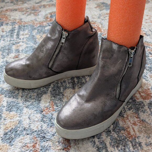 Steve Madden Shoes - 📸 Steve Madden JWedgie Silver Boots